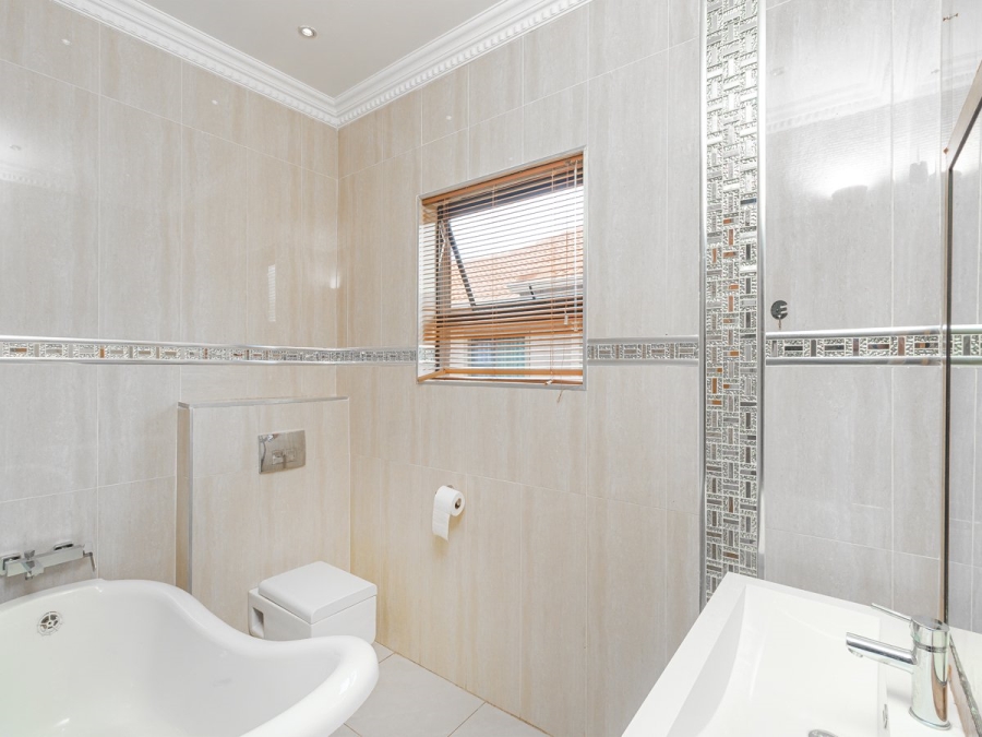 4 Bedroom Property for Sale in Xanadu North West